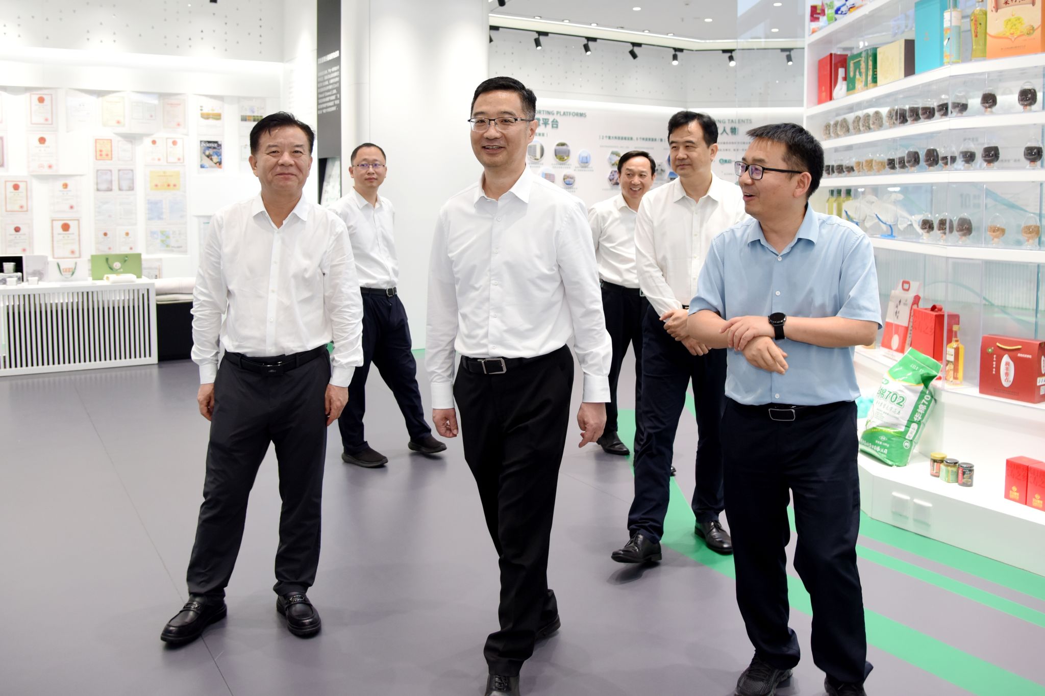湖北省委常委、统战部部长宁咏来室调研